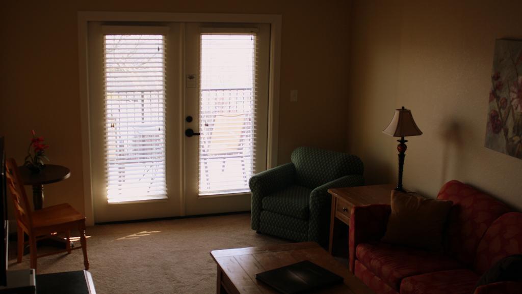 Whitney Mountain Lodge Lost Bridge Village Room photo